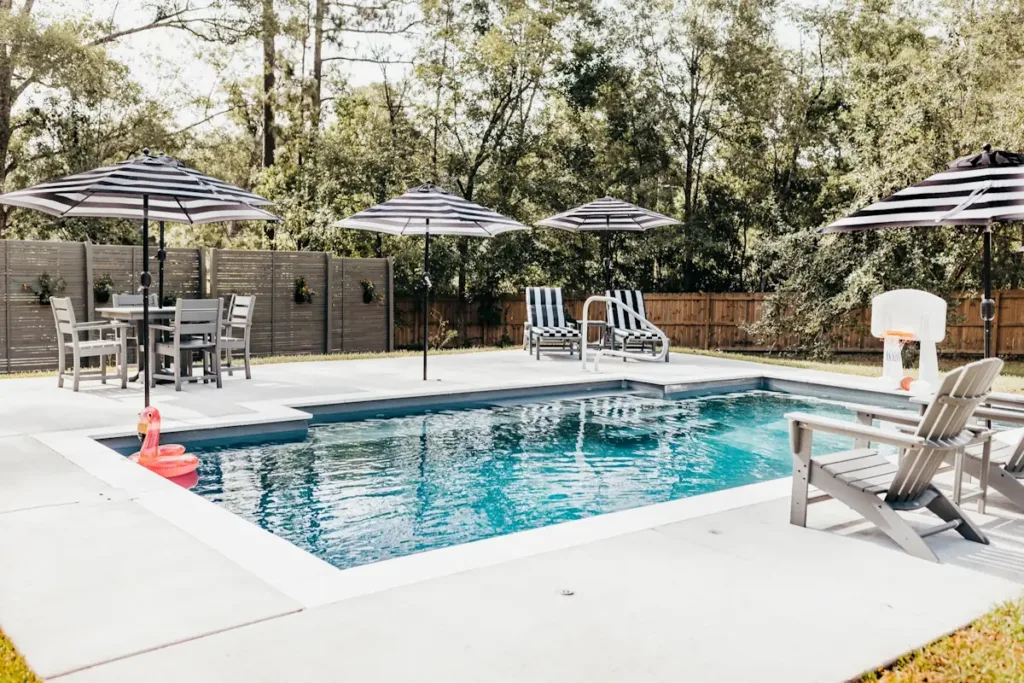 Leisure Pools Windsor-Essex: Windsor and Essex County's trusted fiberglass pool experts
