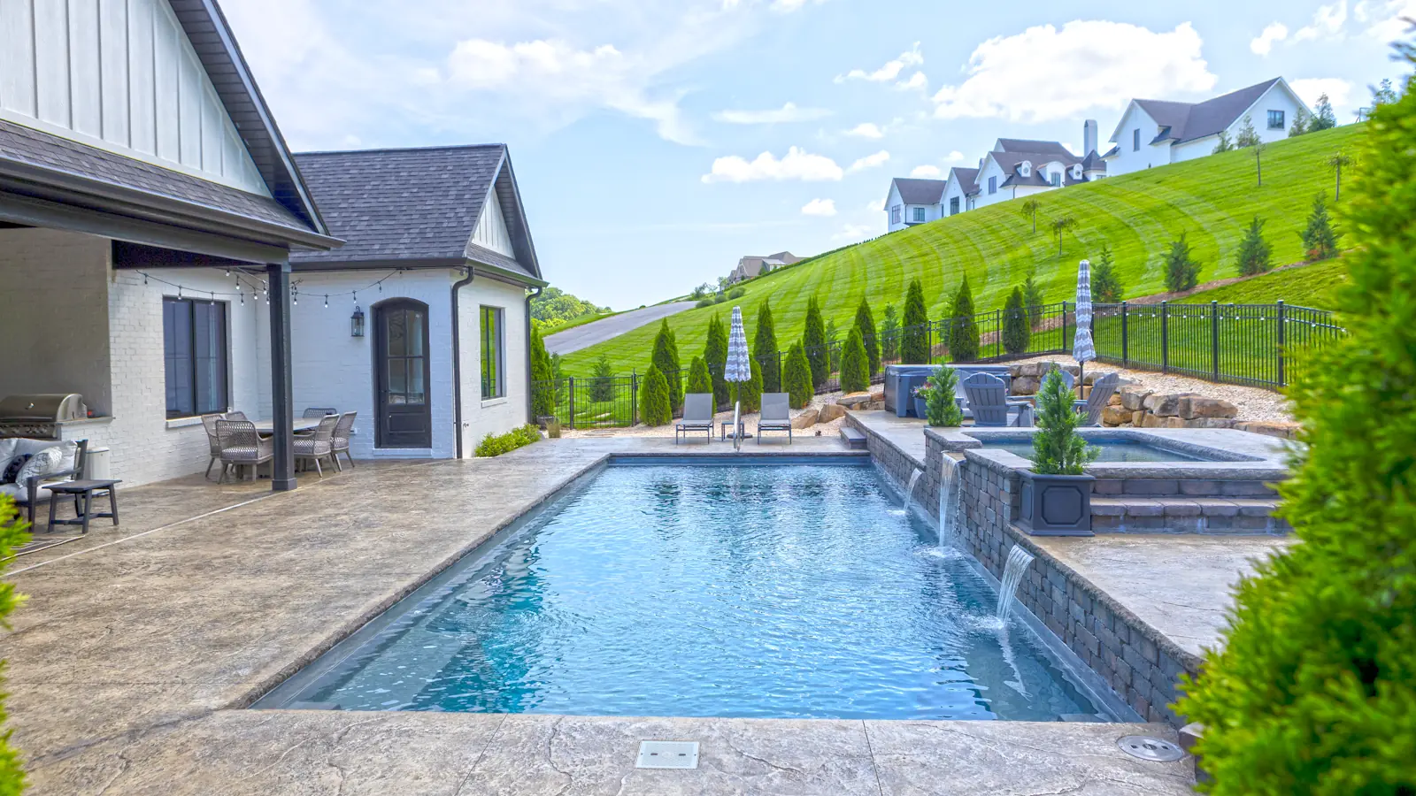 Leisure Pools Windsor-Essex: Windsor and Essex County's Premier Fiberglass Pool Builder